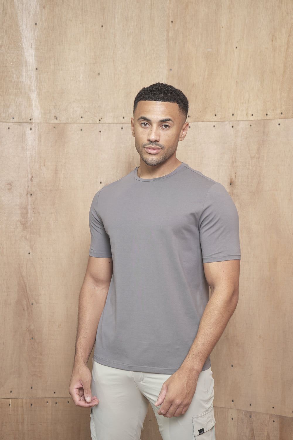 Capo Rundhals-T-Shirt aus Baumwolle für jeden Tag - Stein