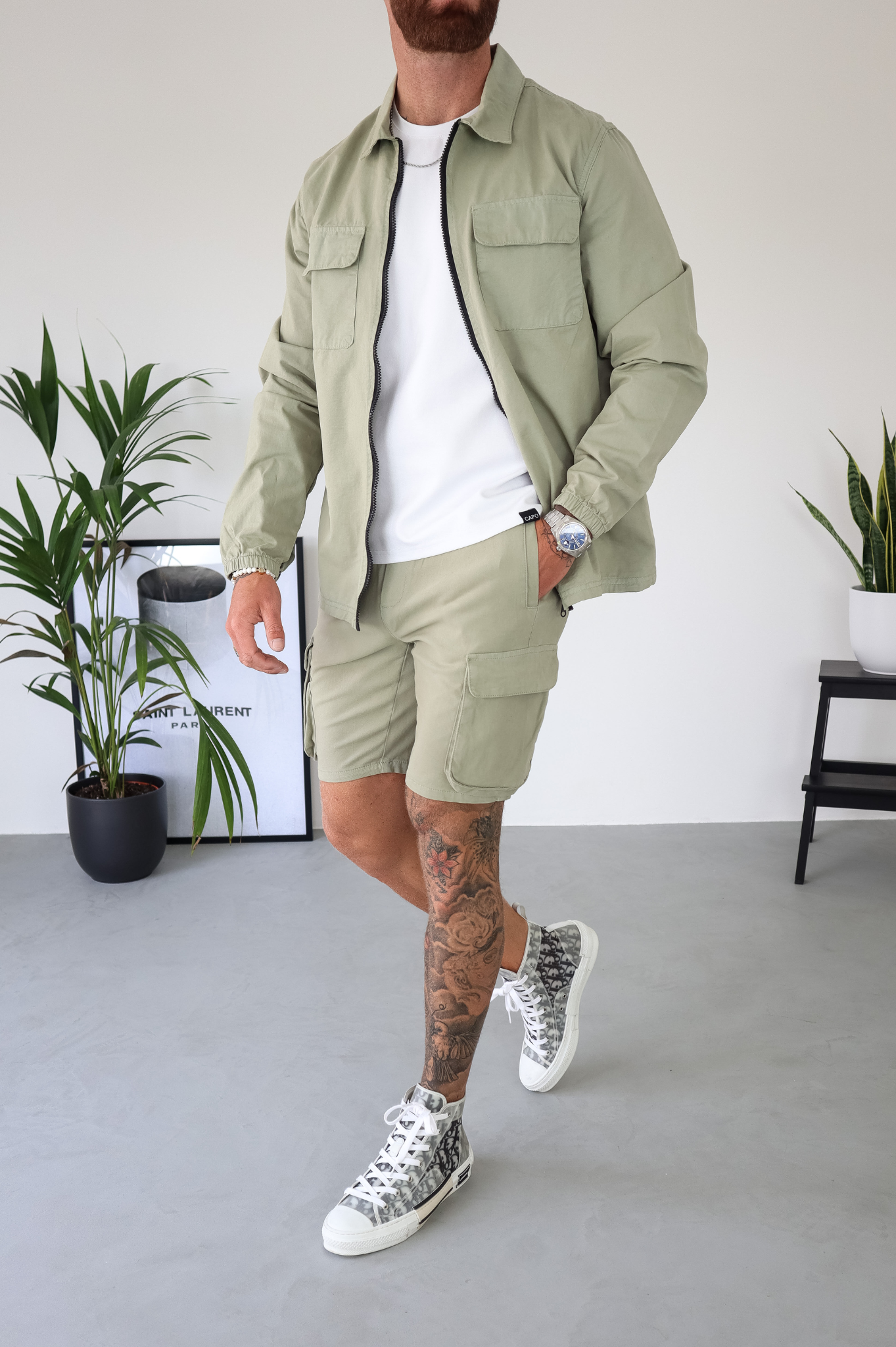 Olive green clearance shorts outfit men