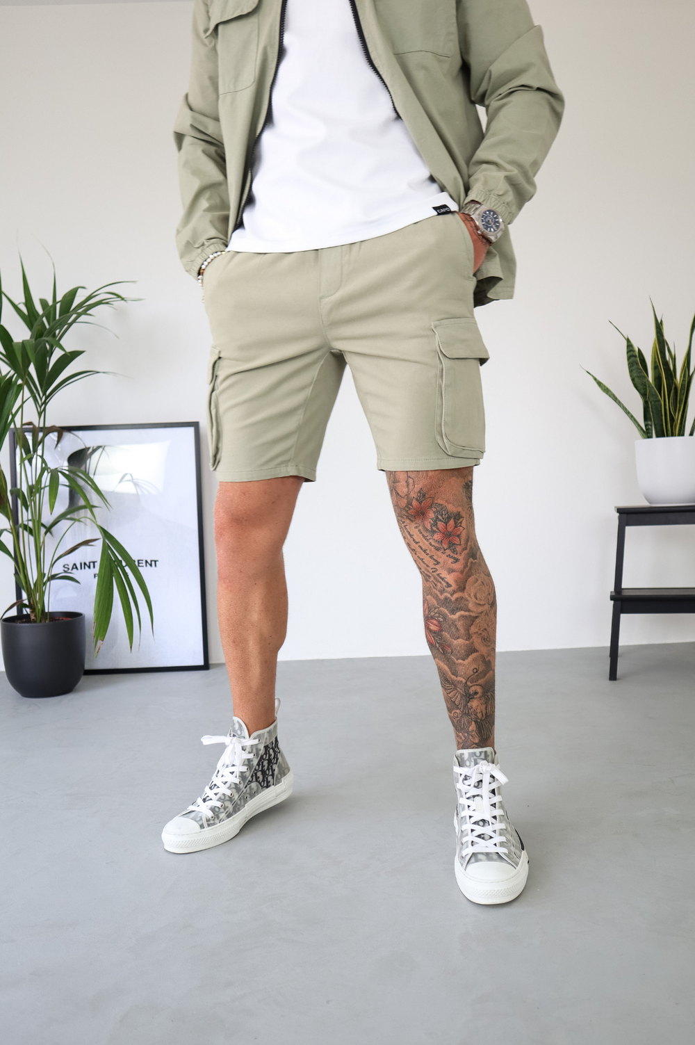 Olive shorts sales outfit men