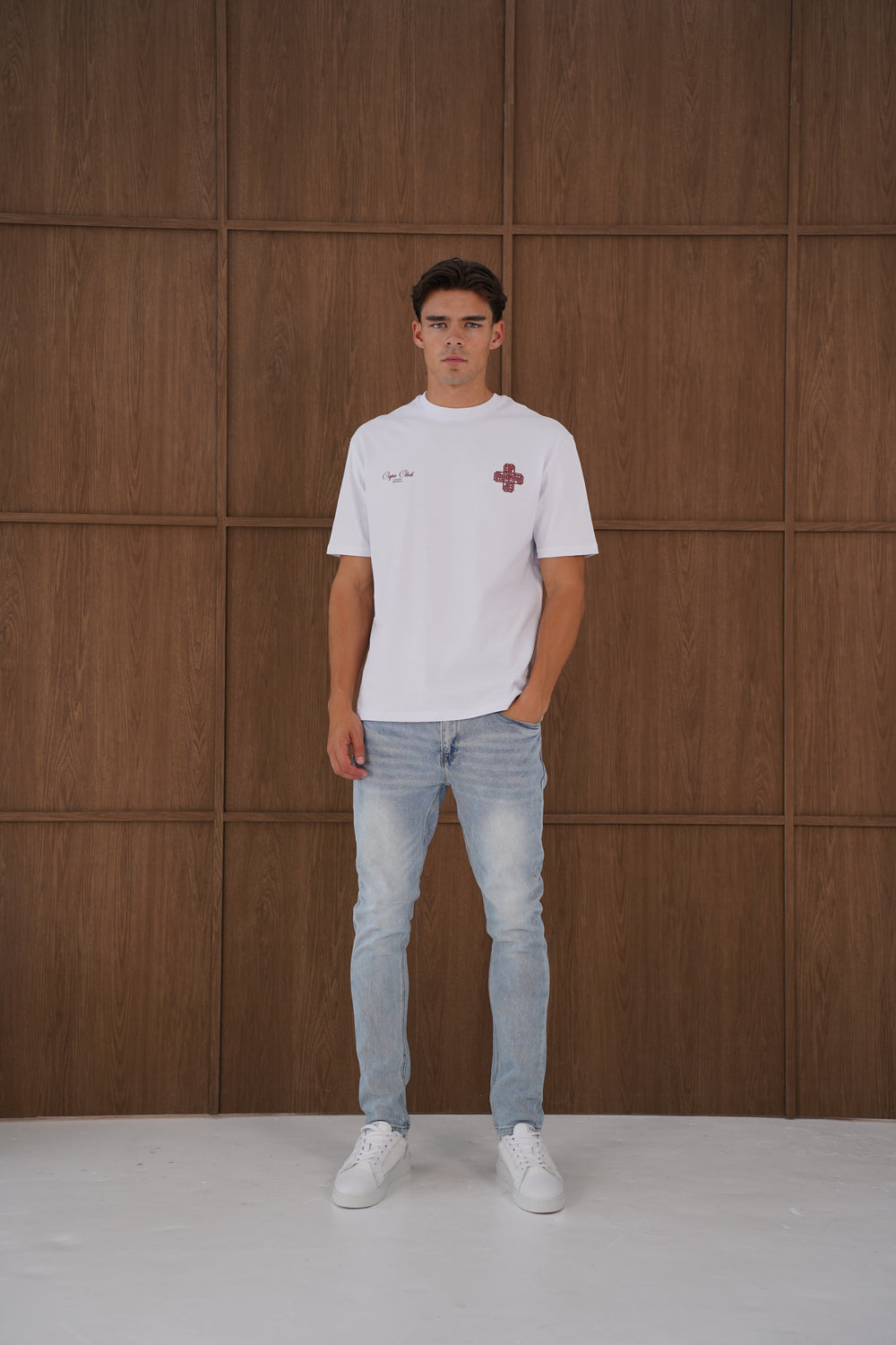Capo Emblem T-Shirt - White/Burgundy