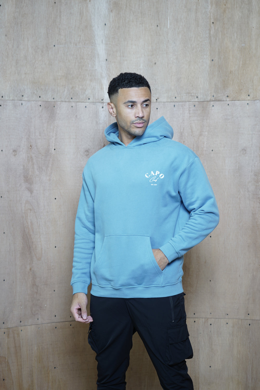 Capo Club – Entspannter Kapuzenpullover – Himmelblau 