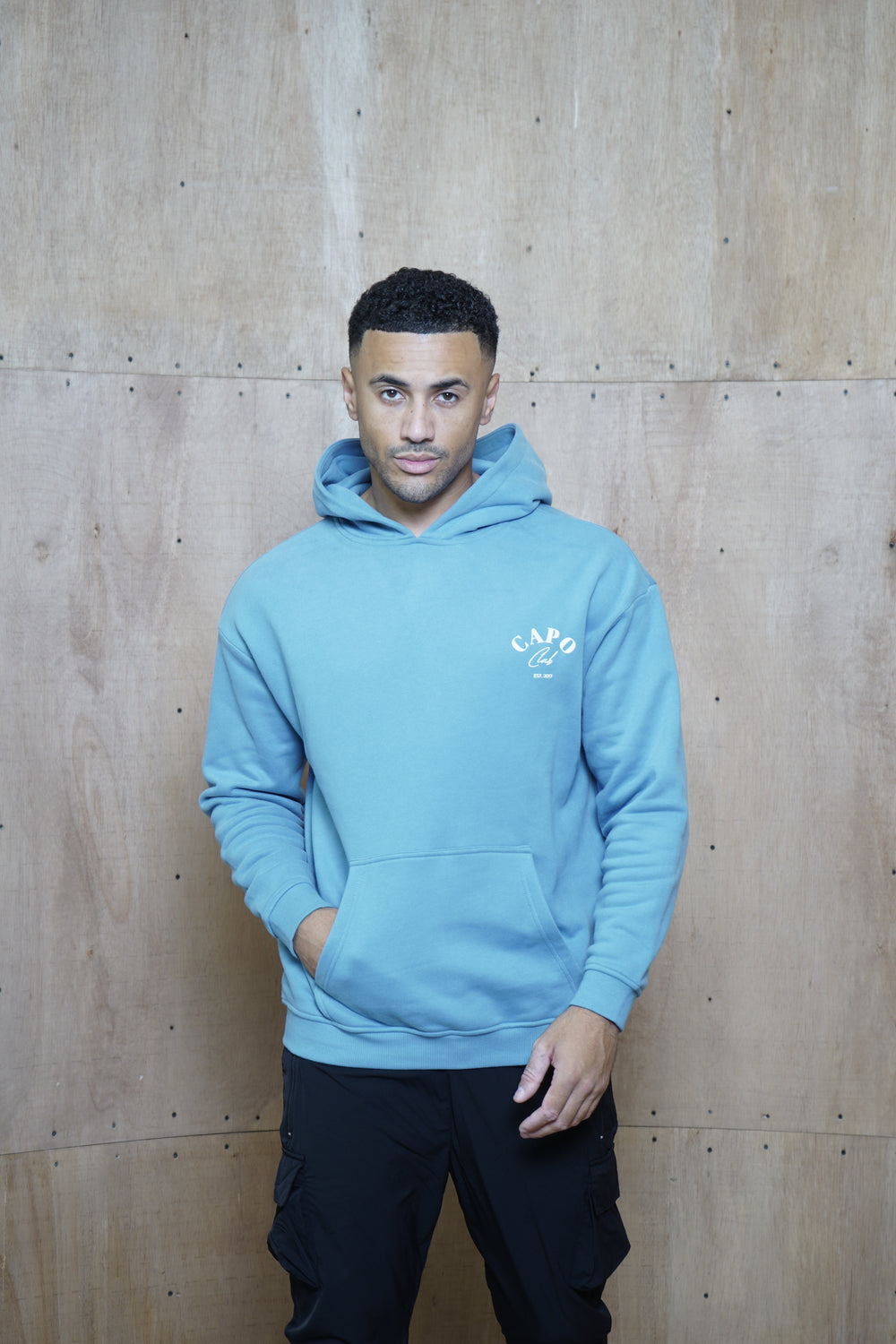 Capo Club – Entspannter Kapuzenpullover – Himmelblau 