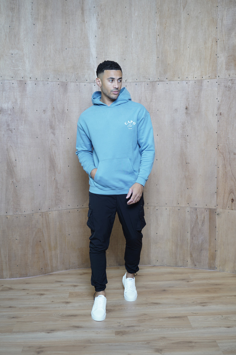 Capo Club – Entspannter Kapuzenpullover – Himmelblau 