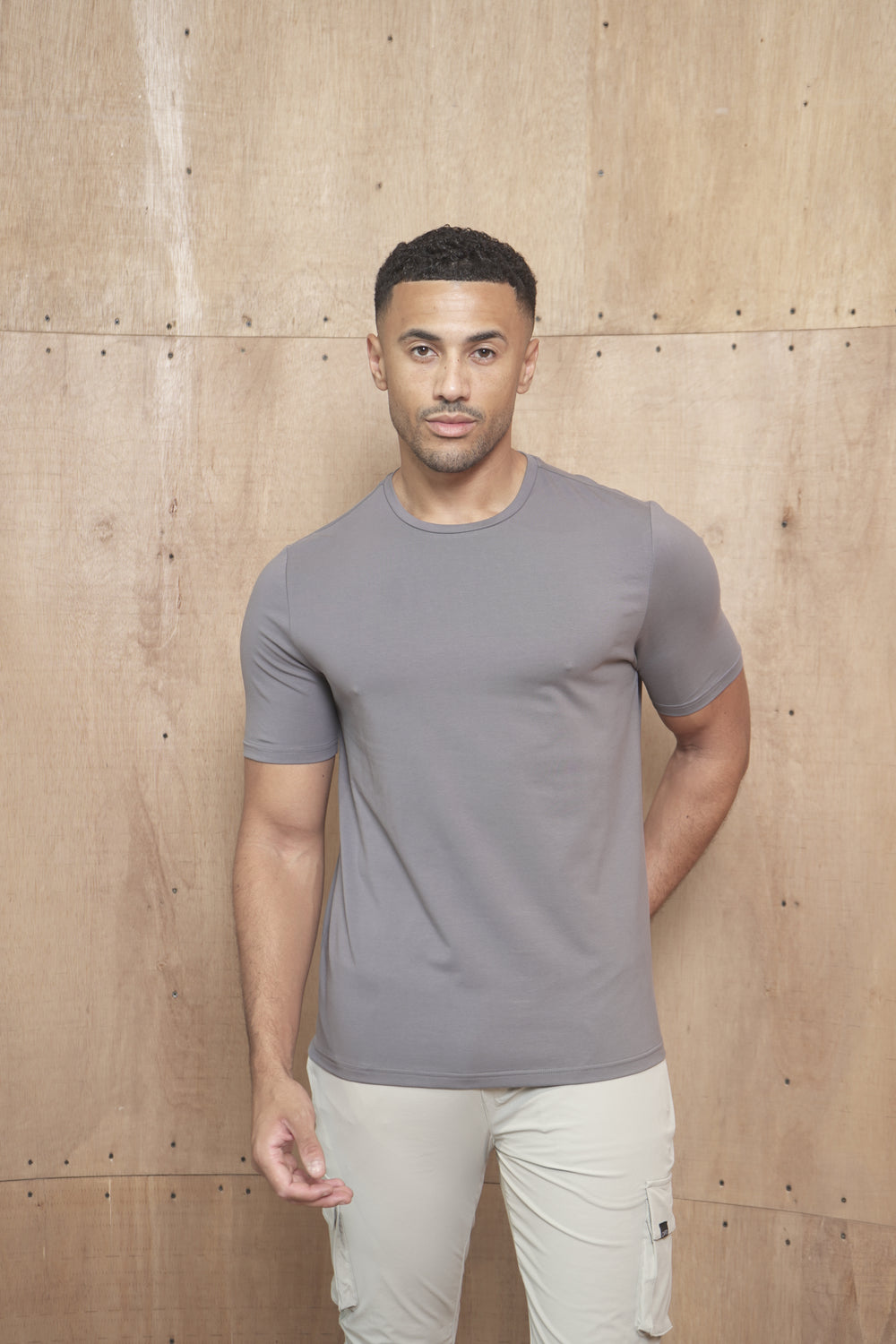 Capo Rundhals-T-Shirt aus Baumwolle für jeden Tag - Stein