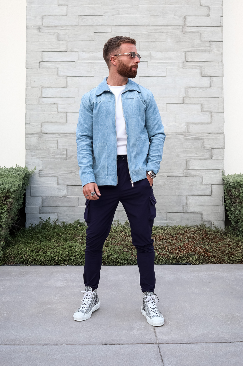 Light blue denim jacket outfit men online