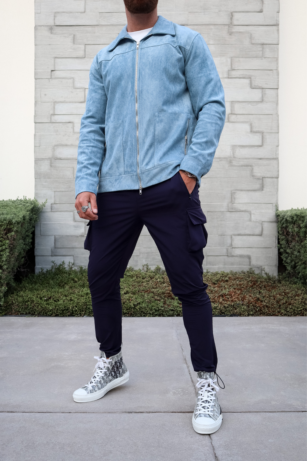 Light blue denim jacket outfit men online